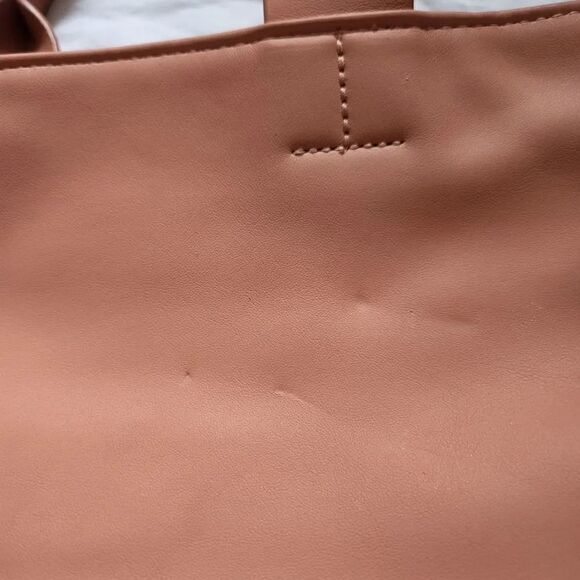 Universal Thread Ladies Faux Leather Hand Bag - Picture 4 of 8